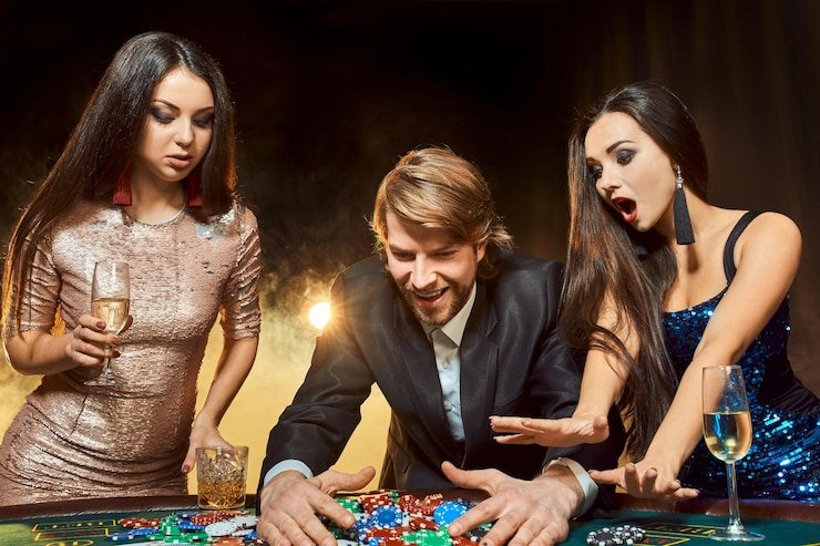 Layar beranda aplikasi mobile kingdom357 menampilkan studio blackjack live dan pilihan pertandingan Liga 1